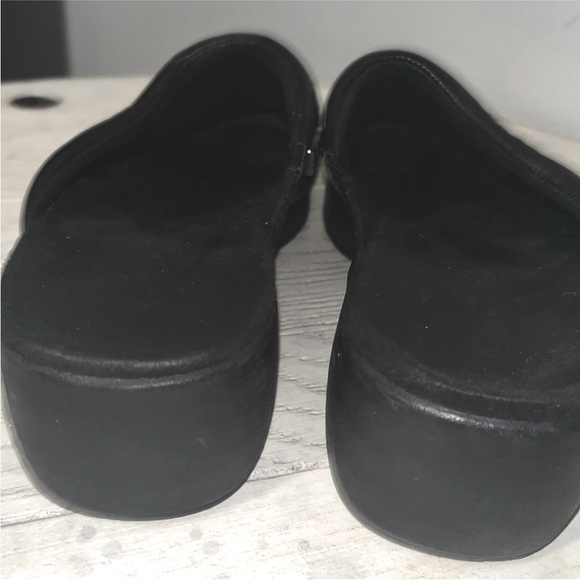 Minnetonka leather mules black with silver concha detail 1.5” clog heel size 7.5 - Picture 3 of 4